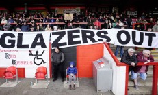 爱游戏:曼联球迷的分离俱乐部，曼彻斯特联队，在20年后仍在抗议